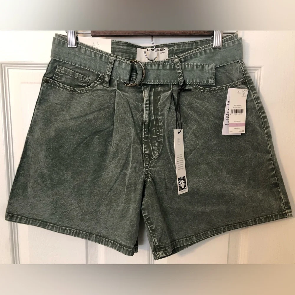 Anne Klein pleated shorts - Picture 1 of 6